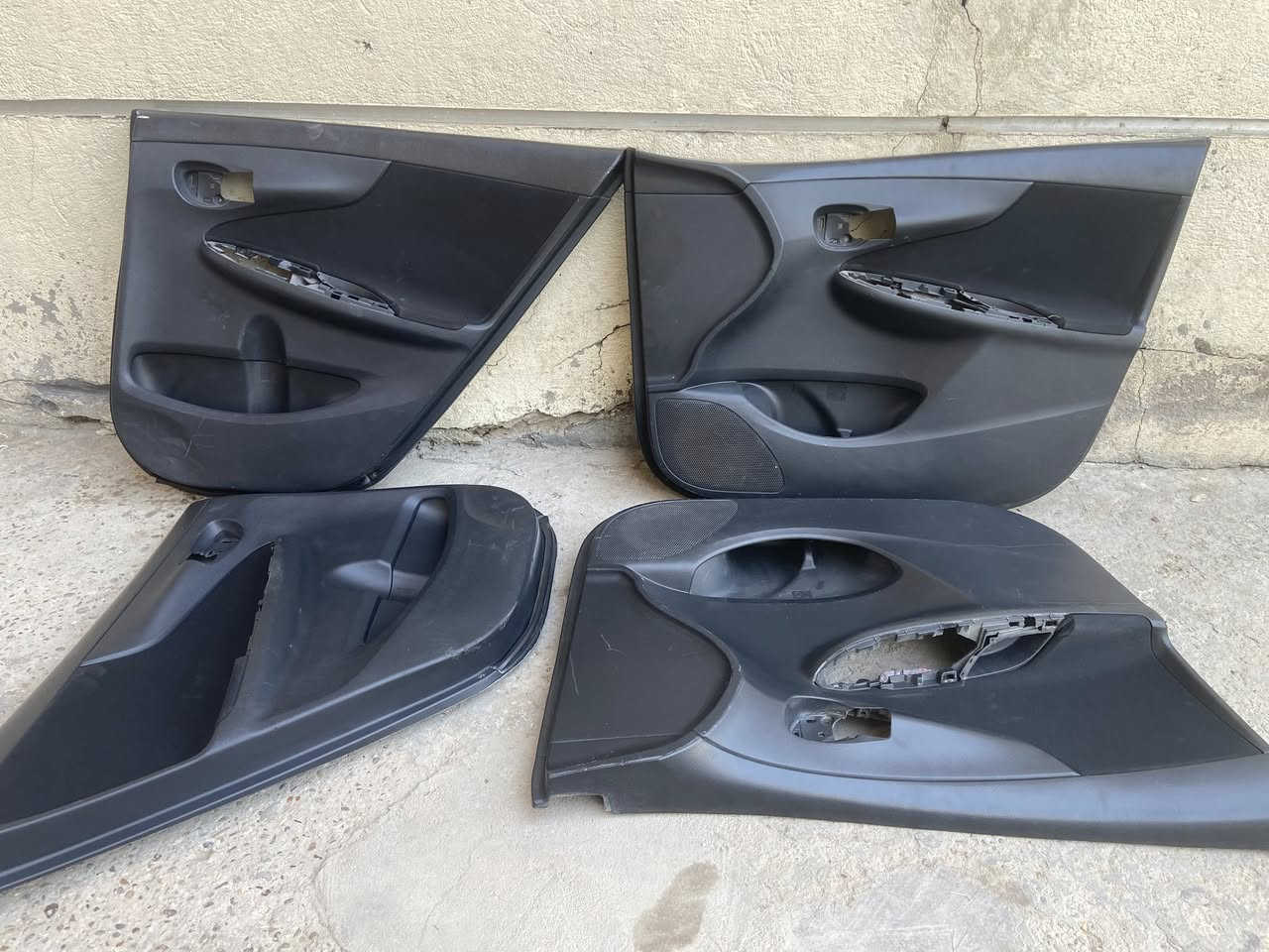 سلام عليكم 
بطاين كورله نضيفات جداً 
وكشنات ملكه ينشدن علكورله محور سجه مالتهن جيب وشد 
مال سايق تحكم كهرباء وصدر عادي 
لكشنات سعرهن ٢٥٠
ولبطاين ١٠٠ 
مكاني بغداد لكرخ ***********
