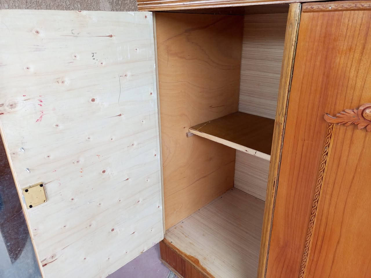 بوفيه صاج تزكام جديدة الطول مترين ارتفاع متر وربع السعر ١٧٥ الاتصال ***********
