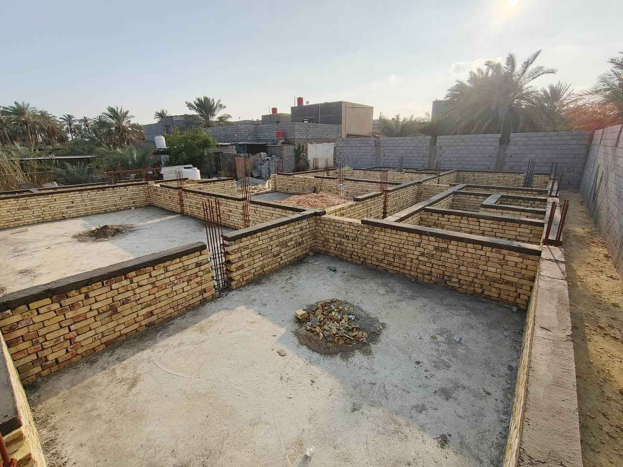 السلام عليكم خلفه بناء طابوك درجة اولا اشتغل جميع انواع لطابوك ولجف قيم ولبلوك وثرمستون شغلي قطعي واشتغل عل دبل وكرسته وعمل تسليم هيكل تسليم مفتاح شغل تسليم مهندس شرط لنضافه ولمتانه اي ستفسار *********** ❤️
