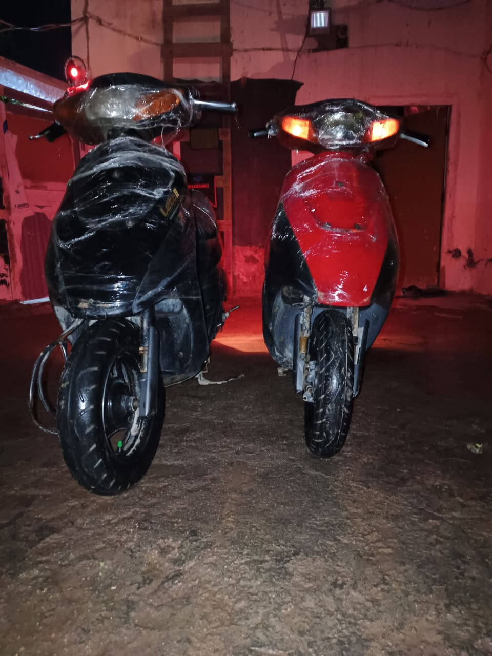 دراجه ساسوكي سوده للبيع السعر 300قفل مفتوحه المكينه المو شراي لا يتعبني ***********
