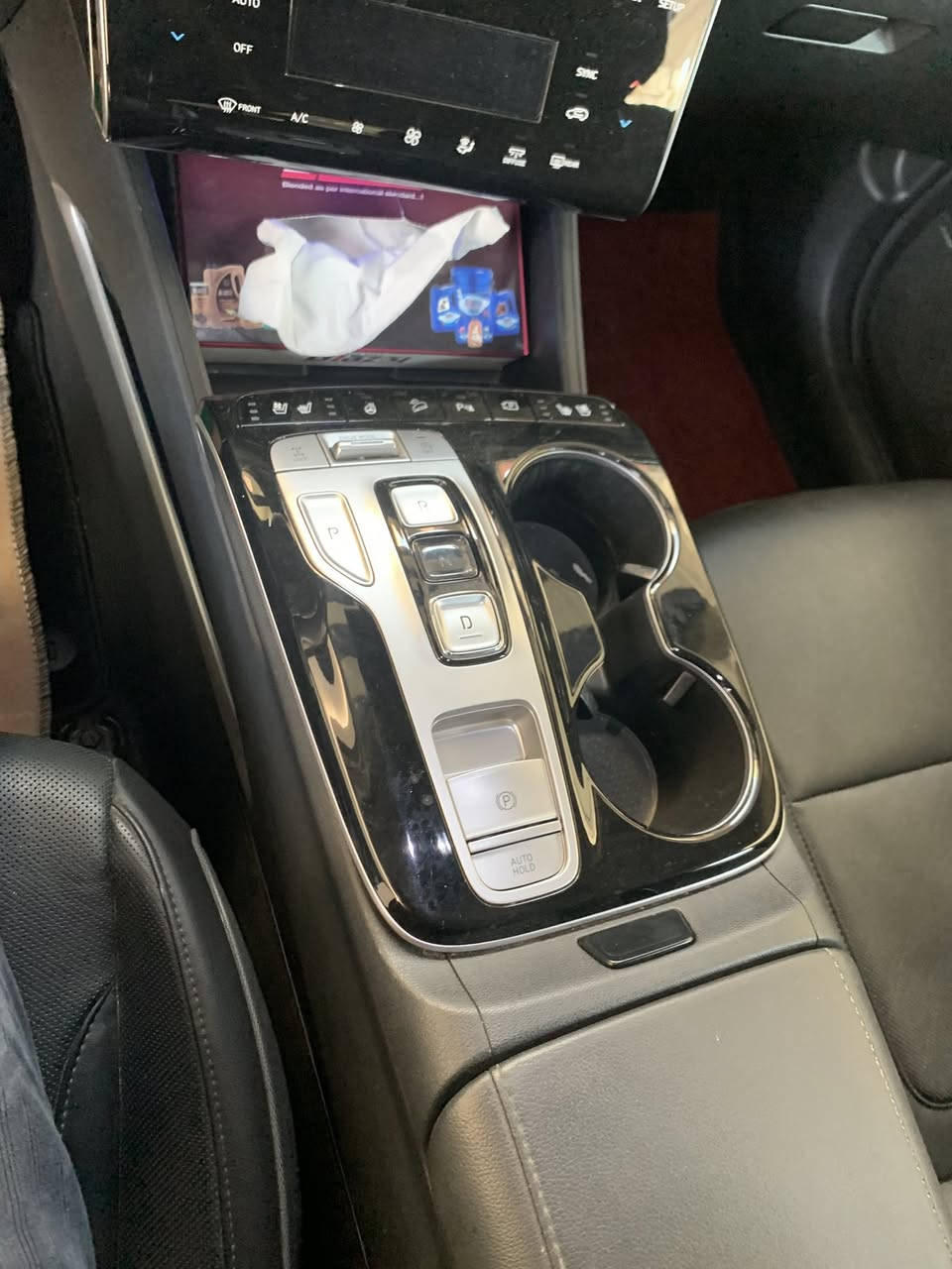 سياره توسان  موديل 2023فول مواصفات فته بنرومه حساسات 6ويل19 صندوك شفط فقط ضربه بل بنيد شبر بدون تبديل الستفسار على هاذ الرقم *********** السعر 220 السياره وارد امريكي
