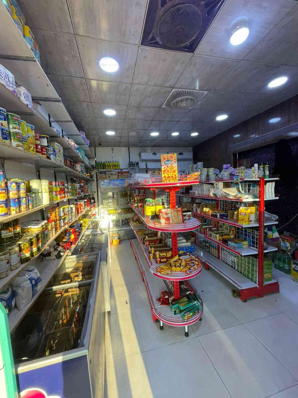 اسلام عليكم محل اللبيع على شارع تجاري العنوان الجمعيات حي الخليج قرب مدارس الفراهيدي اجاره 400 ومحل شغله حلوو الله شاهد بس ضروف وعدم الالتزام رايده ب8 وبي مجال ***********
