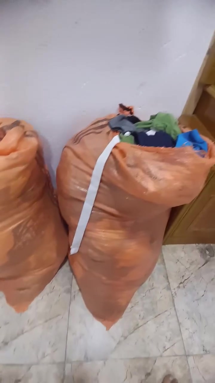 السلام عليكم ملابس باله اللي محتاج يجي ياخذ وانا بالخدمه ياخذ اللي يعجبه


**إذا كنت صاحب هذا الإعلان وتريد حذفه لأي سبب، رجاءا أرسل رسالة إلى الدعم الفني**