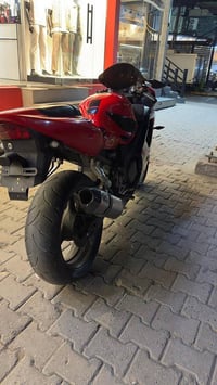 F4i الدراجه مكفولة جديدة مال رمبه  منزلها من كلشي وكلاشي  مصالها هوايه...