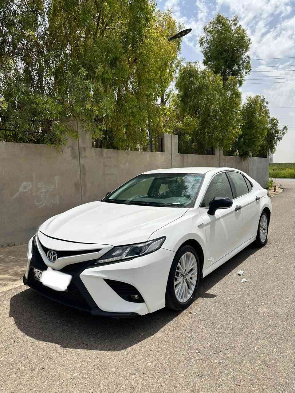 کوردی |عەرەبی 

🚗 تۆیۆتا کامێری ٢٠١٩ SE هایبرێد  (خەلیجی) 
 مۆدێل:2019
 جۆر: SE (مواسەفات خەلیجی)
 ڕەنگی ناوەوە: کرێمی
 کیلۆمەتری ڕۆیشتوو: 160,000 کلم
 ئێرباگ: نەتەقیوە
🛠️ دۆخی دەرەوە و بۆیاخ:
 تەنها دوو پارچە بۆیاخی هەیە (سندووق + چاملخی پشتەوەی لای سایەق).
📑 غەرامە:
 بڕی 9 وەرەقە غەرامەی لەسەرە (بە داشکاندن) دوای  مامەلە دەدرێتەوە .
💵 نرخ:
 175 وەرەقە و مەجالێکی کەمی تێدایە.
📞 بۆ پەیوەندی:***********

🚗 للبيع تويوتا كامري 2019 SE (خليجي)
 الموديل:** 2019
 الفئة:** SE (مواصفات خليجي)
 اللون الداخلي:** بيجي (كريمي)
 الممشى:** ماشية 160,000 كم
 الايرباك:** سليم (مامطكوك)
🛠️ حالة البودي والصبغ:
 * بيها صبغ قطعتين فقط(الجنطة/الصندوق + الجاملغ الخلفي صفحة السايق).
📑 الغرامات:
 * عليها غرامة 9 ورقات (بعد التخفيض/الخصم).
💵 السعر:
 175 ورقة وبيها مجال بسيط للشراي.
📞 للتواصل والاستفسار:
*********** أربيل, العراق
