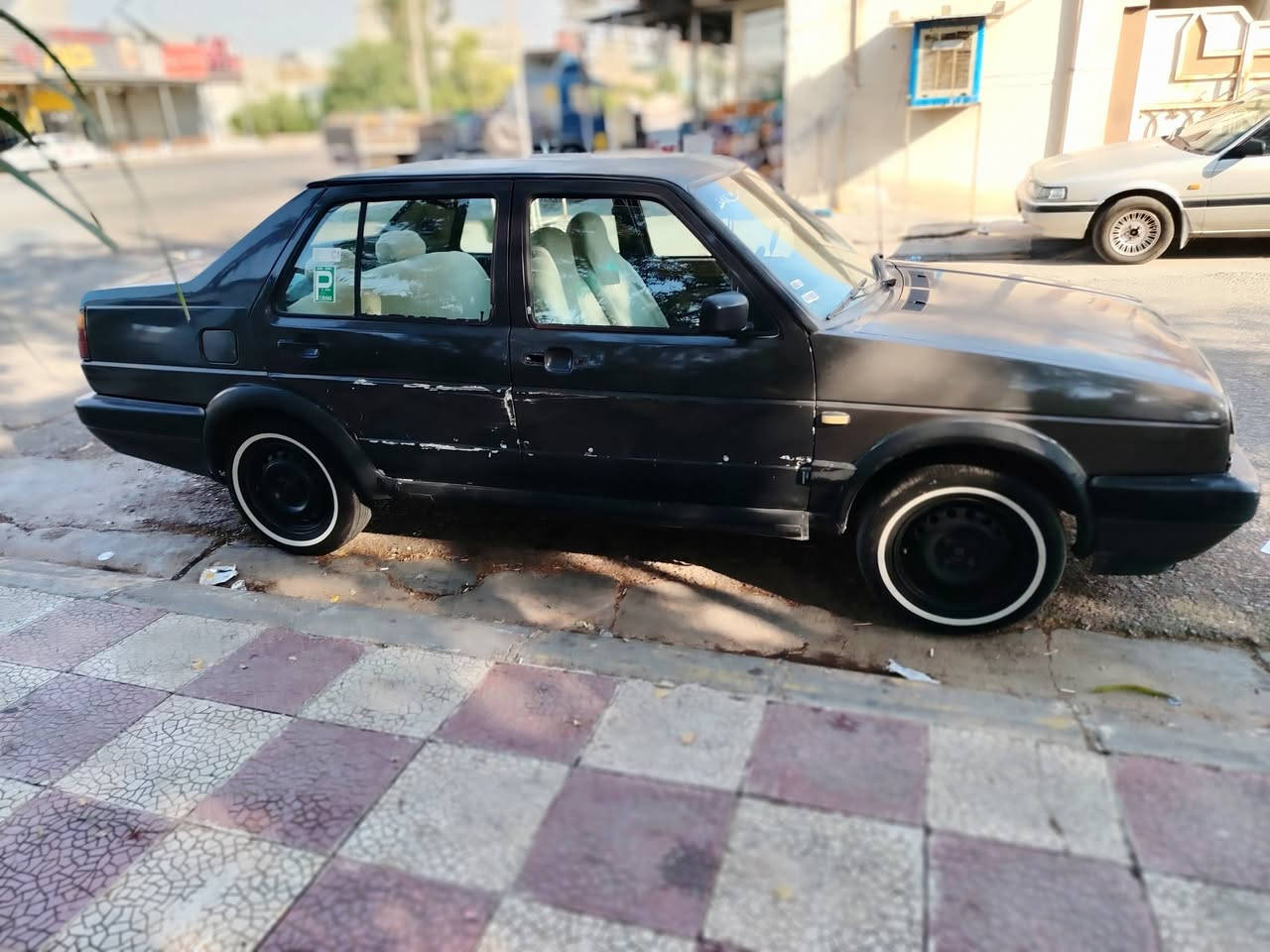 سلام عليكم للبيع فقط جيتا موديل 1991 رقم كركوك سنويه مامنتهي بعده باقي شرط التحويل سياره جاهزه كير اوتوماتيك كهربائيات كله شغال كل عيب مابي بس المحرك شويه بي بخار مكان كركوك حريه مكلف بل نشر ***********
