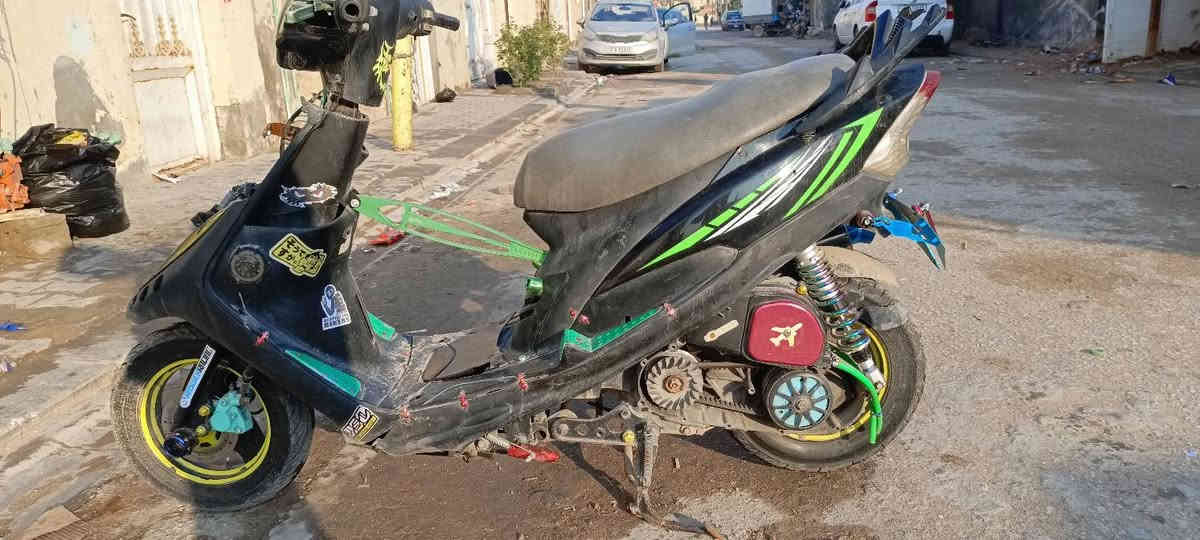 السلام عليكم
((السعر 500 مع المجال القليل)) 
دراجه ماكس عدله مكينه بلاديه ما مفتوحه مزوده خارجي فقط سوادات مختمه وكفرات بلاديه موجوده بس تعبانه وباقي القطع بلاديه موجوده عفته شهر بلمطر اجيت لكيته ولا طكه 90% عقل او كتف لان كفر امامي مابيه ابيع كوووم حديد الله شاهد بس مطرت عليه الدنيه ومالي خلك اصلح لان ما محتاجه بلعافيه ع الياخذه ***********
المو شراي ليدك وليعلق كلشي مذكور يمك
