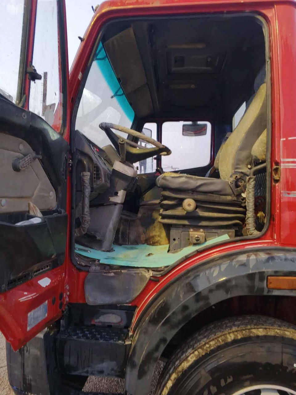 جهاز 7طن هياب 3سلايت طول البدي 7م  محرك 8 كفاله من تنقيص وبخار اكسل وكير كفاله طخم تاير سنكل رقم انبار تحويل مباشر  اسياره متواجده ب الرمادي رقم صاحب الاليه *********** لم يذكر السعر لئسباب خاصه
