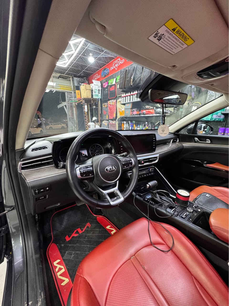 السلام عليكم

كيا 2021 K5 EX لون رمادي فول مواصفات واحد على واحد
صبغ جاملغ خلفي فقط باقي السياره كفاله
المواصفات EX فول 1/1. 
ماشيه 37 الف ميل

1- بصمة ابواب + تشغيل عن بعد. 

2- شاشة حجم كبير + داخل صاج ملكي. 

3- رادار امامي وجانبي وخلفي و بريك طوارئ وحساسات خلفيه. 

4- هاندبريك بصمة +ميموري كشن + تبريد وتدفئه كشنات وتدفئه استيرن + كشنات الاماميه كهرباااء.+شحن واير ليس. 

5- صندوق ذكي يفتح عند الاقتراب+ كشن خزن ميموري

6- بك لد مسطره 

7- ويل كب  كروم

8- تبريد شاشة منفصل+ قطعتين تبريد. 

10- سياقة الكترونية + تحديد مسار.  

12-  نظام الترحيب الصوتي + الشاشات. 

14- 4 وضعيات قيادة بل ماوس 

15-اوتو هولد للتوقف الالكتروني بل ازدحام. 

16- محرك 1600 turbo 

17-كامرة خلفيه

ملاحضة هاي السيارة تعتبر اعلى فئة 

180  بيهة مجال بسيط حك الجيه

مكاني البصرة

*********** البصرة, العراق
