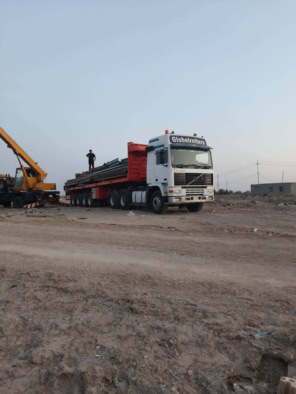 السلام عليكم فالفو للبيع مكينه 22  استندر لا تنقيص ولا تبخير كير 3..3  مجموعه النكي لا فطر ولا لحيم سياره مكفوله كفاله عامه جاهزه تبريد شغال دوشمه جديدة تخم تاير سنويه جديده وهزه جديده شرط تحويل مسجله فلات ذات جوانب متحركه مربوطه 4 دناكير سياره جاهزه للعمل مكان كوت مركز المدينه الاستفسار عل الرقم ***********  ملاحضه ل مو شراي لا يتصل ولا يحب يسولف والخاص مغلق وتحياتي للجميع
