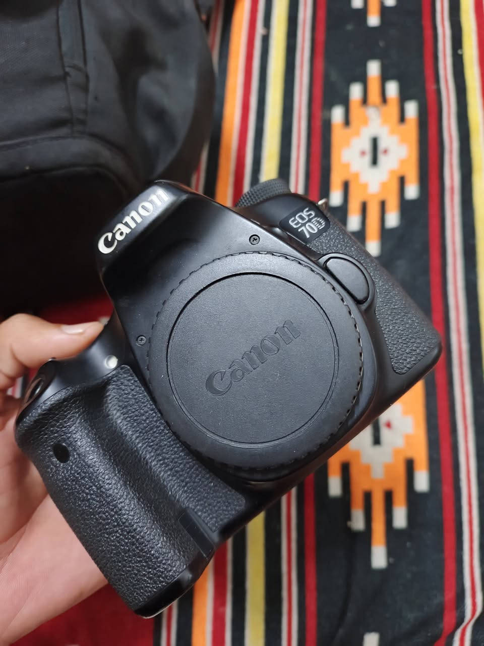 السلام عليكم بسبب الوعود الكاذبة  عندي كانون 70دي للبيع 
نظافه كدام عينك
ملحقات. وعدسه. وكرب وبطاريات 2 وشاحنة عنواني بغداد واتساب موجود ***********
مستعجل على بيعه لسبب ضرف 
سعرة 450
