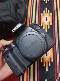 كانون 70D • عدسة • بطاريتين