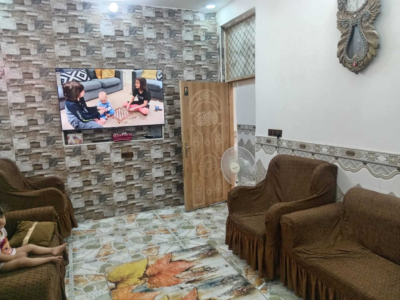 مشتمل للبيع 100 متر 5* 20 منطقة الشهداء قرب حسينية قمر بني هاشم يتكون من غرفه نوم ومطبخ وهول واستقبال بسمي اني صاحب العقار السعر 95 وقابل للتفاوض سنة البناء 2023 للستفسار على الرقم ***********
