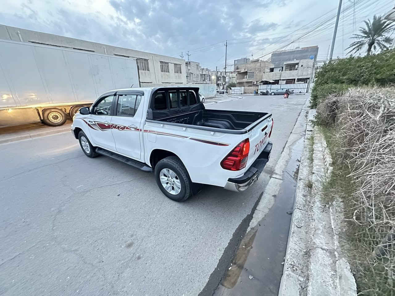 🚗 سلام عليكم للبيع بيكم  تيوته كوتيه 2017 فورويل (دبل)

📍 عنون بغداد بحي اور 

✅ بنزين

✅ فور ويل 4x4

✅ الممشى: 250,000 كم

✅ نظافة عالية جداً

✅ مكينة 2700

✅ جاهزة بالكامل 

✅ اللون: أبيض

💰 السعر249 ورقة /// وبيه مجال حك جيتك واني خادم 

📞 اتصال أو على رقم تالي أو واتساب 

***********
