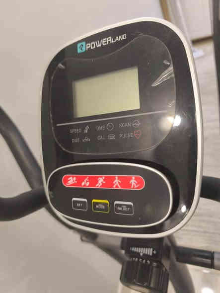 جهاز اوربت مستعمل قليل جدا  للبيع 
يحتوي على شاشه تحتوي عدة خيارات ( معدل نبضات القلب ، الوقت ، السرعه ، وغيرها ) 
يستهدف عضلات الجسم كامله 
السعر الاصلي 250 الف 
سعر البيع 175 الف فقط
اتصال واتساب ***********
اتصال عادي *********** البصرة
