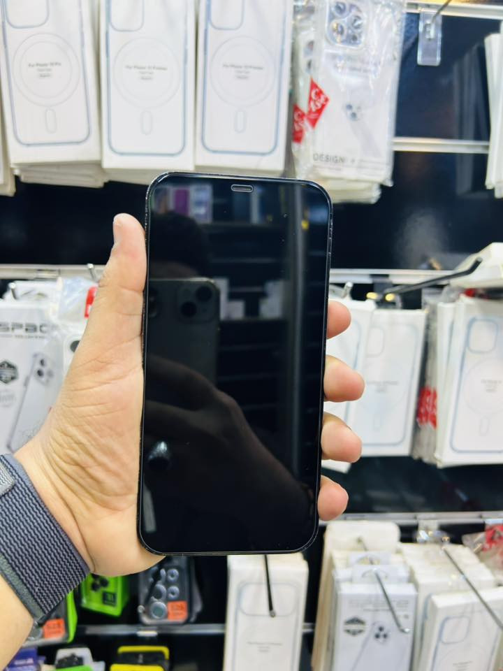 السلام عليكم 🫡
للبيع iPhone 12 pro max 
ذاكره 256 
بطاريه 74‎%‎ بلاد ابد ميصرف ضمان
نموذج M لون ازرك 
نضافه 90‎%‎ 
الجهاز بلادي وضع شركه كلشي ممبدل بيه فقط ظهر مبدل اصلي ليزر بدون فتح الجهاز كله شغال اتصال انترنيت صوت فيس ايدي كله شغال ملحقاته لزكه وكفر فقط السعر قفل 380 الف مكاني بغداد مدينه الصدر رقمي ***********
