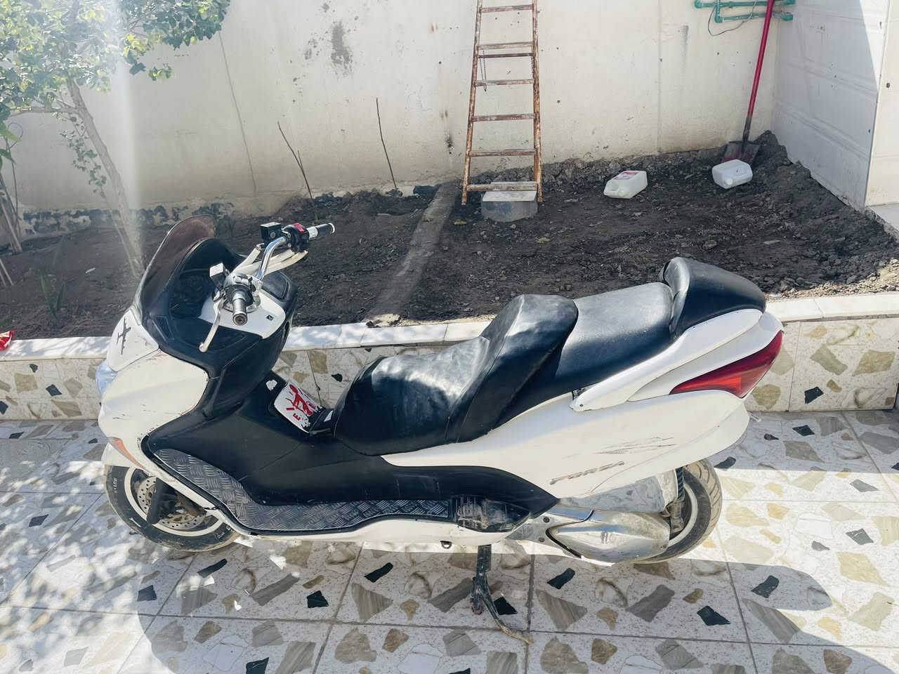 سـلام عليكم..فورزه 0:8 للبيع  دراجه شغاله وحلوه ونضيفه وناعمه ما صاله هواي من اخذته نضيفه مال بيت ما متعوبه كلشي شغال قفالات سكان وجنطه بصمه دراجه تنقفل عن بعد ستاند كهربائي شغالات  سلف.هورن.لايت.زنون اشاير .ودبلات .وكلجات
 سـعر (900) بيه مجال للشراي
مكـاني بصره قضاء المدينه السوق
***********
