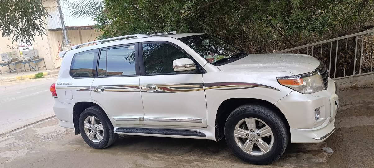 للبيع لاندكروز مديل 2012بريم اصل سياره جديده بمعنى الكلمه  مكفوله مكينه 6 مكينه كير بدون فتح ومكفولات سياره برغي ممفتوح بيها غرفتها شركه وسياره كامله مكمله برغي مبيها نقص رقم سليمانيه رقم جديد وهزه جديده سعر تحويل ثاني يوم سعر اتصل وتدلل 
اتصال***********
