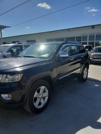 جيب شيروكي لاريدو وارد امريكي موديل ٢٠١٣ فول موصفات لمتده مواصفات السي...