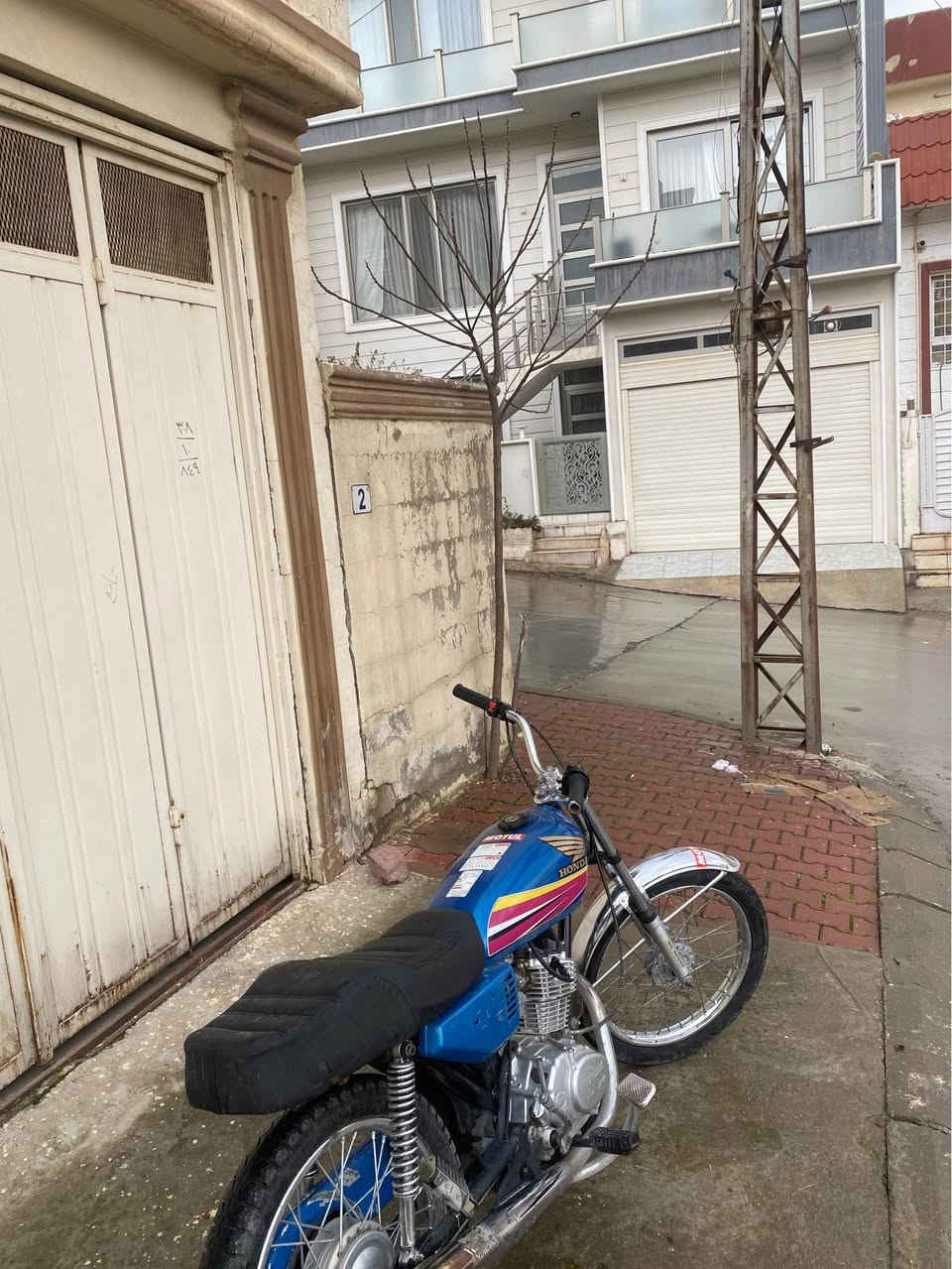 کاکە شتی تاقانەم بۆ هەێناون سفر
بە پارەی ٢١ ٢٢
سۆنلیکی ٢٠٢٣ هەموو گیانی ٢٠٢٣
ماشەڵا زۆر جوانو پاکە 
٢٥٠مەسرەفی نیە بۆ مەسرەف مەگەرێ
ماتۆرەکە لەسلێمانیە
ماتۆرەکە لە چات مەعامەلە ناکەم
لە ڕێزدا
ڕەقەم / ***********
سعری ٣٧٠مەعانەلەیە خوار هەموو بازار السليمانية, العراق
