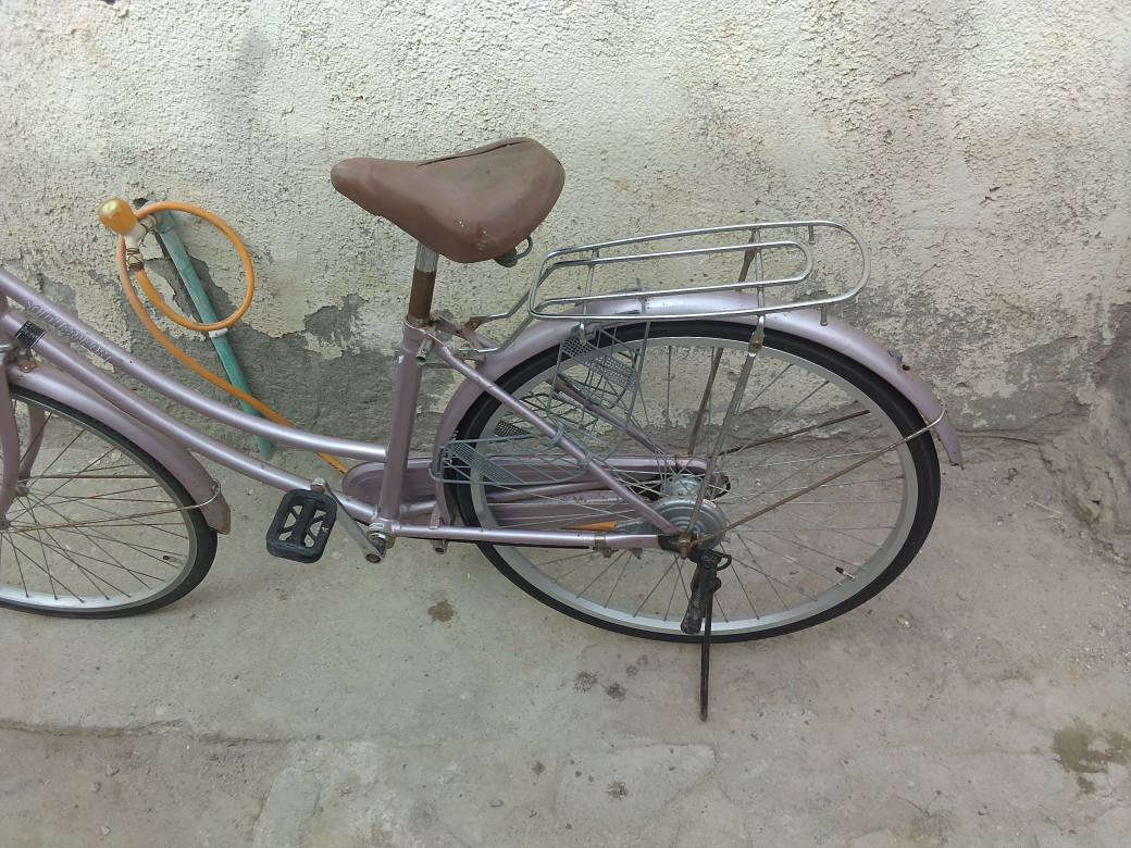 السلام عليكم 
بايسكل حجم 26 للبيع 
بـ70 الف فقط 
جلدة التاير الخلفي تعبانة شوي 
والسرج كذلك واضح بالصور
اما الباقي كلشي بحالة ممتازة 

المكان ذي قار الرفاعي 
بي مجال بسيط الرفاعي, ذي قار


**إذا كنت صاحب هذا الإعلان وتريد حذفه لأي سبب، رجاءا أرسل رسالة إلى الدعم الفني**