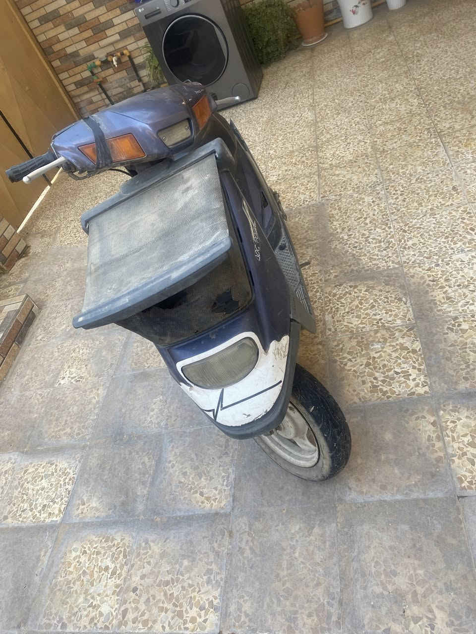 بزون. شغال محرك نار شرط ونه مابي. السعر٢٠٠ شراي تصل 
***********
