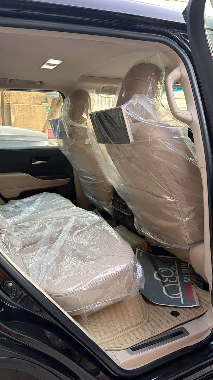 السلام عليكم 

لاند كروز للبيع فقط  لون اسود 2022 مكينة 4000
ماشيه 40 الف كيلو وكالة ساز 
مكفوله فقط بيها  pdr مكان صغير 

مكان السياره الكرادة

السعر 61،000$ وبيها مجال جدا بسيط 

السعر للأستفسار (***********) بغداد, العراق
