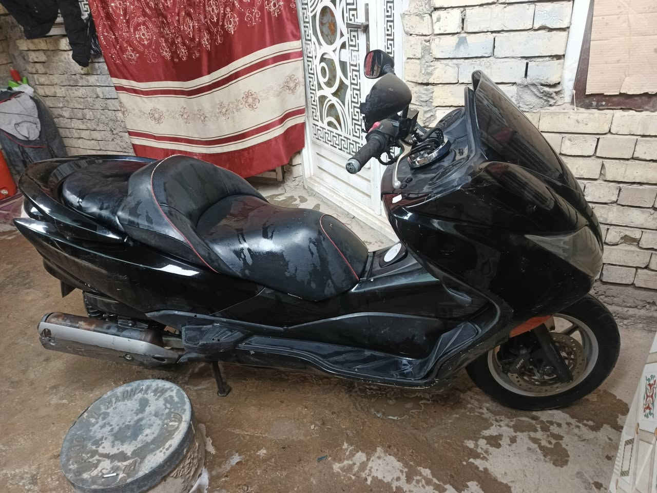 السلام عليكم فورزا 0 عشرة الحالة جيدة نواقص خفيفة تريشة وجاملغ امامي وبيهة صوت بل كير تريد تبدلة او تلغي ما موكفني نكرة سلف الدراجة خير من الله سعرها 800 وبيهة مجال ***********
