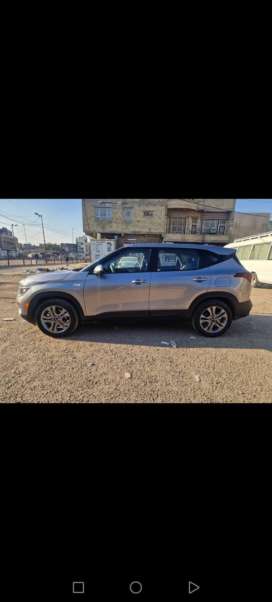 كيا سليتوس موديل 22وارد امريكي حادثها بنيد وجاملغ السعر 148 والباقي كله مكفول السياره جديده معنه الكلمه *********** بغداد مكان السياره
