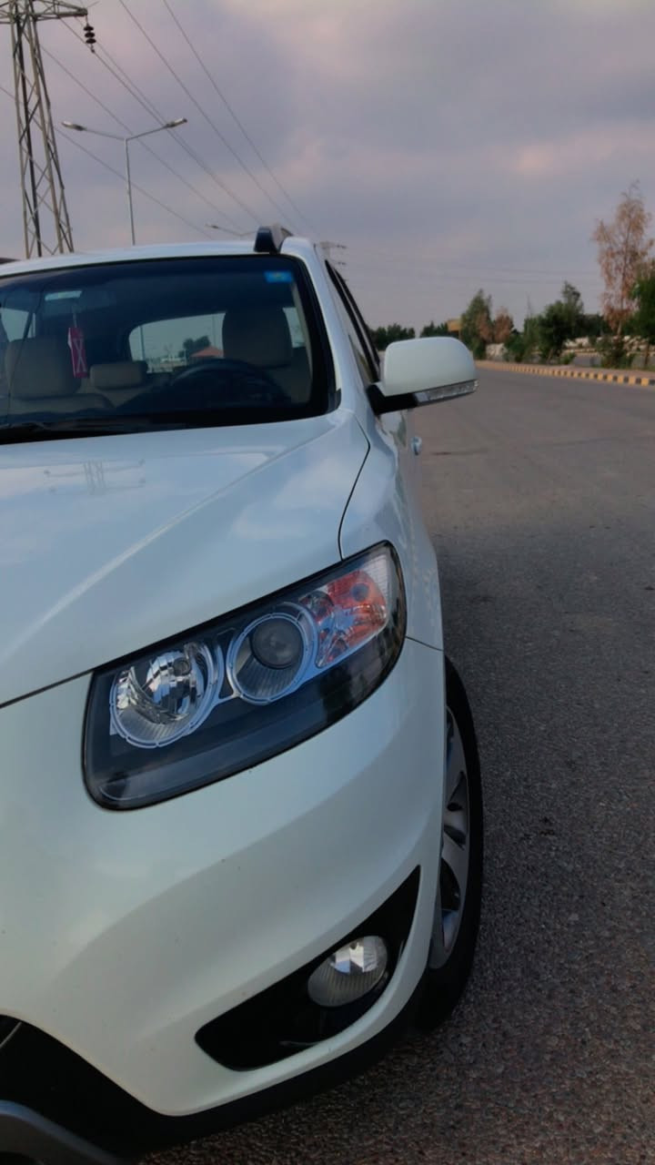 السلام عليكم للبيع فقط
سنتافي موديل2012خليجي
رقم السياره بغداد باسمي
كفاله عامه نضافه١٠٠٪؜
كير مكينه كفاله
سياره ماشيه فقط١٠٦حقيقي 
…………..
مواصفات السياره
مري شفط
ويل كروم
كشن كهرباء 
تحكم ستيرن
٧راكب
مكينه٣٥٠٠
دفع رباعي4x4
……………
السياره بدون نقص برغي كلش جديده
مكان السياره ميسان قضاء المجرالكبير
السعر(١٨٥)وبيهه مجال
……………………
للأستفسار***********
