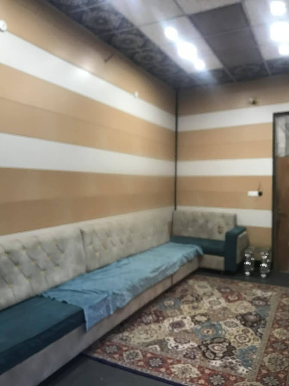 سلام عليكم بيت طابقين طابوك بيت عالي عن شارع بيت كامل كل مطبك كاشي بيت مرتب وحلو مكان  هدو جيران ذهب كافت الخدمات موجوده مدرسه قريبه كهرباء ماي مولده ذهبي شارع حله كربلاء يبعد 150متر منطقه سكنيه انترنيت ضوي يحتوي على غرفتين وصاله ومطبخ ستقبال صطحين كامل تطبيك استاره داير البيت محيزم الثاني عمود 60 شارع اسماك الفرات السعر 48 الستفسار مراسلت الصفحه ونتصال ملاحظة بيع مستعجل *********** ملاحظة بيت بلديه
