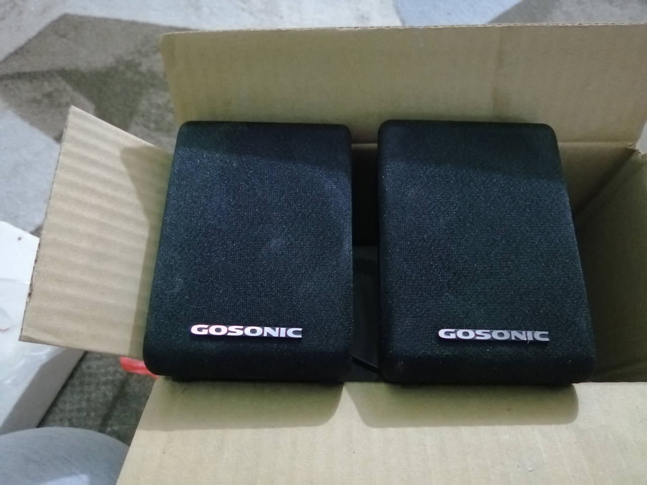 السلام عليكم سماعات للبيع مامستخدمات ***********
