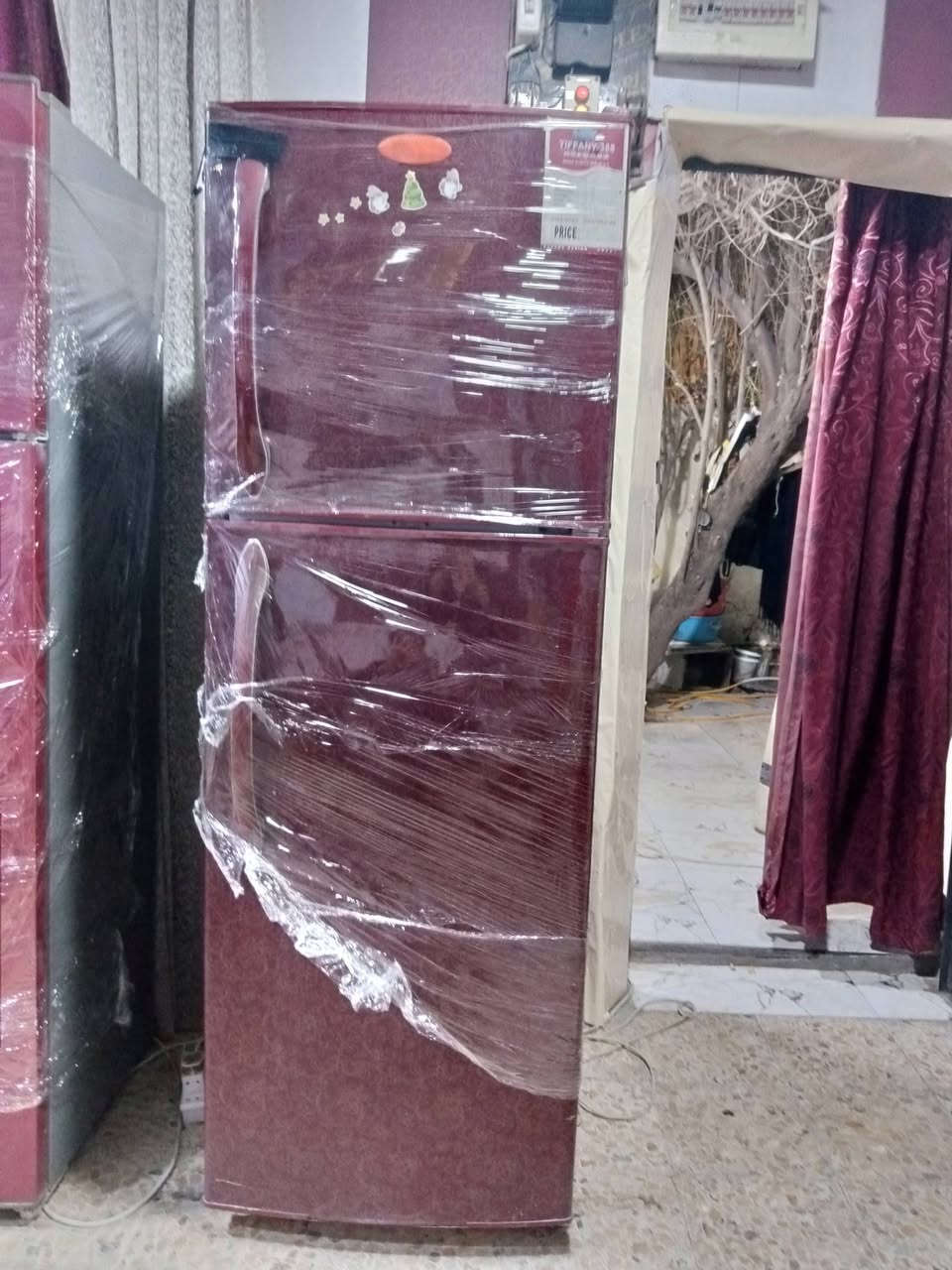 ثلااجات حجم 18قدم انضاف جداا شرط الشغل ولتجميد سعر الوحده 200 اوليه مجال مكاني الحيانيه ***********
