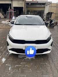 كيا K3 موديل 2024 ماشية 30 الف مكفولة من الصبغ والبارد  سيارة فول بصمة...