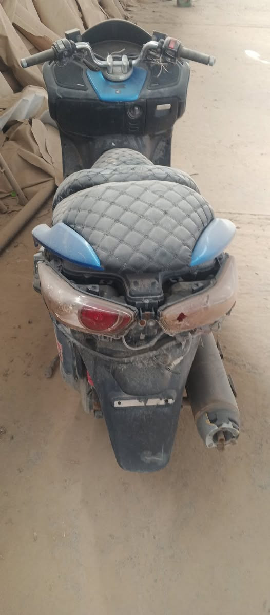 السلام عليكم رمضان كريم عليكم 
فورزا 80للبيع 
متروكة نقوصاته باتري + التأير ينزل كل فترة ورة ما نفخه + المكينة تبخر 
كهربائيات شغاله إشارة لايت بصمه بك لايت عدادات كله شغال 
كل التفاصيل مذكورة .
السعر 325 النقوصات يوكعن من سعرها


**إذا كنت صاحب هذا الإعلان وتريد حذفه لأي سبب، رجاءا أرسل رسالة إلى الدعم الفني**