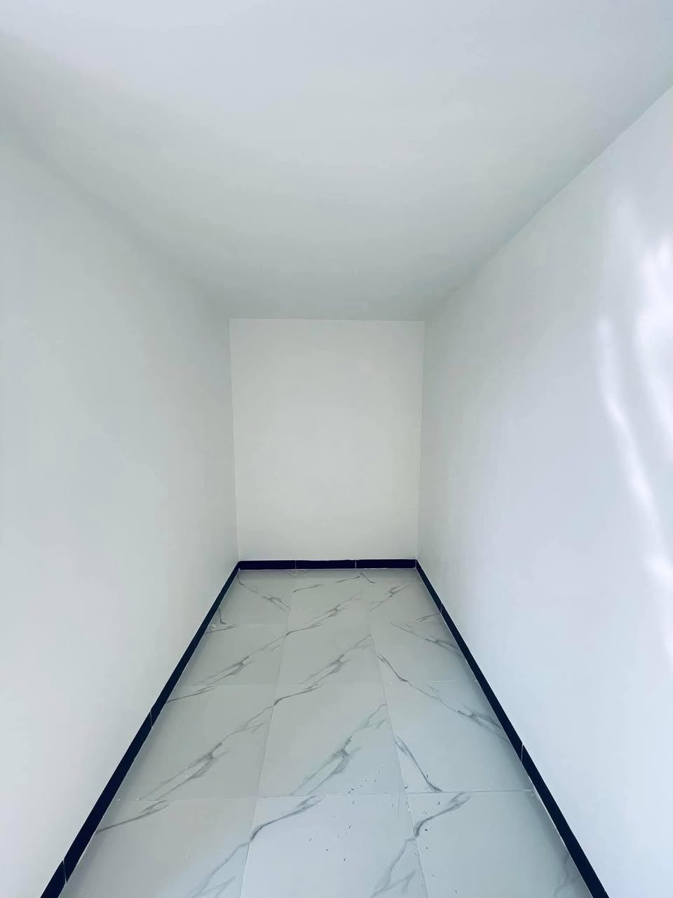 🏠  بيت للبيع  
🏘️ مجمع الزهور  السكني
🏠 مرحلة اوله
🤩 واصل 23 مليون للشركه  
💫اقساط شهري 450 الف 
💫 مساحة 160م
🧱 2 غرف نوم و صالة  واستقبال و مطبخ وصحيات بناء طابوق جمهوري
 💵السعر الكلي للبيت
 115 مليون
 💵 يباع بتطلوعة 20 وبيه مجال قليل 
🏃🏃 استلام عن قريب وتحويل مصرف عقاري
 🚗🕌 أقرب الى مسجد الكوفة  2كم 
🏘عنوان المجمع الكوفة فلكة الملح ( الزهور ) الشارع السياحي 
للطلب والاستفسار
*********** بي وات ساب
