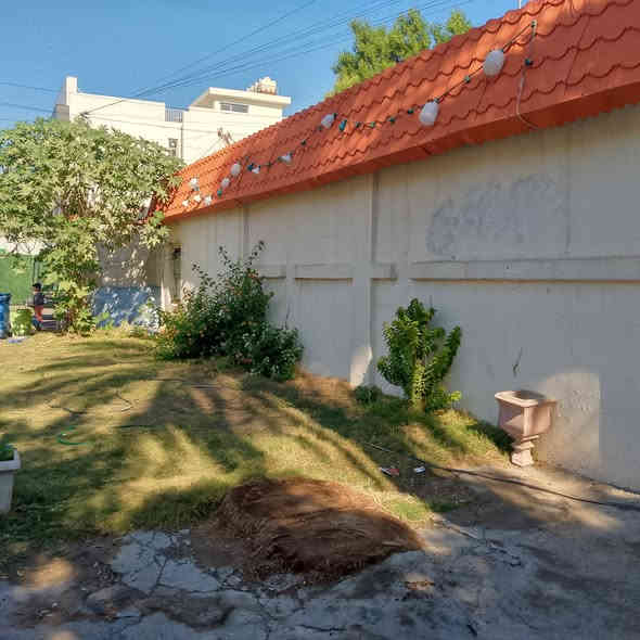 بيت في الكرادة شارع  42 تجاوز تابع للماليه مساحه 180 واجهه 17 متر ضايع بين بيوت الطابو الملك داخل مجمع سكني  انا مشتري صار 20 سنه للاستفسار ***********
