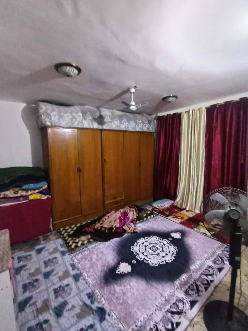 بيت  للبيع (مساحة 160متر) 
مشمول بالتطويب حسب قرار بلدية الحلة .. وسلمونه نسخة من السند الي على أساسه نقدم 
البيت ١٦٠ متر 

البيت يحتوي على غرفتين نوم وحدة فوك وحدة جوة وصالة ومطبخ وصحيات وممر ورة البيت و
حديقة كبيرة وكراج سيارة 
..... 
العنوان / ابو خستاوي / شارع منصور السماك / نهاية الشارع عاليمين
....
السعر 33 
وبي مجال بسيط 
......
للاستفسار مراسلة الصفحة أو الاتصال على الرقم👇
......
                                  ***********
