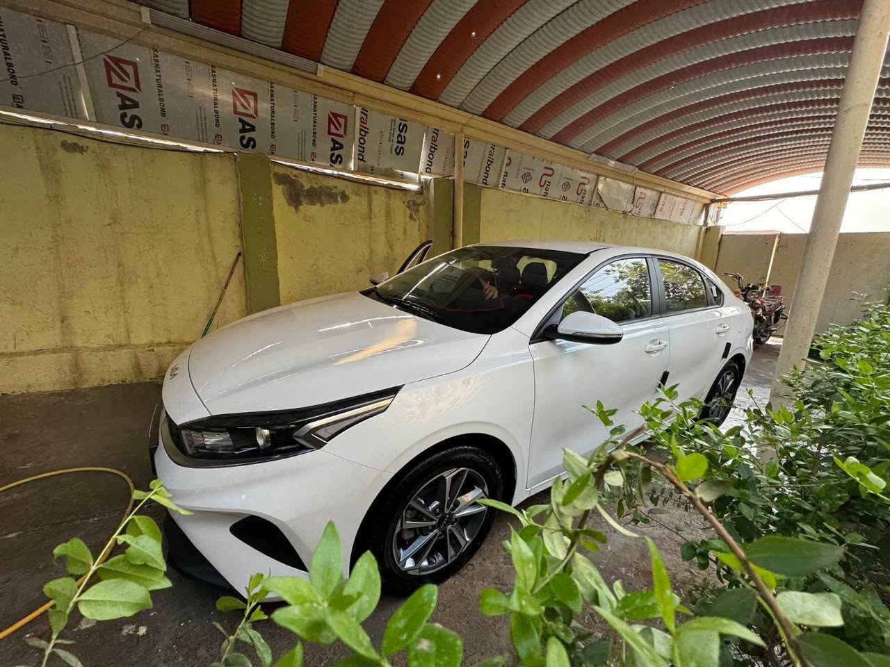 سلام عليكم 
كيا سيراتو كوري تجي K3 بانزين فقط 
موديل 2022 سياره كفاله عامه 
فول مواصفات بصمه 
كشنات حار بارد 
جلد 
تحديد مسار 
سياقه ذاتيه  
رادار 360 
مانع انصدام
شاحن واير لس 
فول مواصفات سياره 
اكو موصفات بعد ماذكرتهه 
ماشيه 114 الف 
السعر 168 $
غير متواجد على الفيس 
للاستفسار  *********** النجف, العراق
