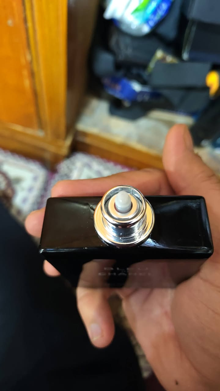 عطر بلو دي شانيل 50ml
جديد مستخدم رشات فقط
عطر جميل راقي يناسب كلا الجنسين
سعر العطر 135 الف مع التوصيل 
عنواني بصرة جمهورية و توصيل متوفر
تواصل خاص او واتساب ***********
