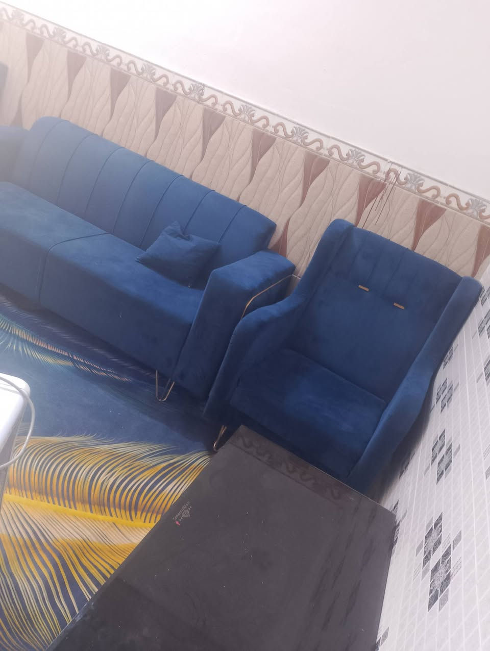 قنفات للبيع خمس قطع ثنين كراسي ثنين كبار وحدة وسط مع طبلات وحدة كبيرة و أربع اصغار السعر 325 بيهن مجال اتصل ***********
