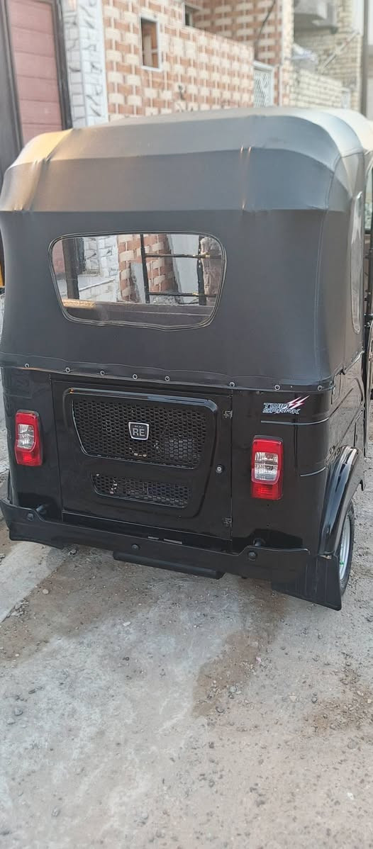 سلام عليكم مديل 22 شهر 10 رقم وسنوية تكتك مكفولة كشر ومحرك العنوان مدينت صدر هاتف ***********
