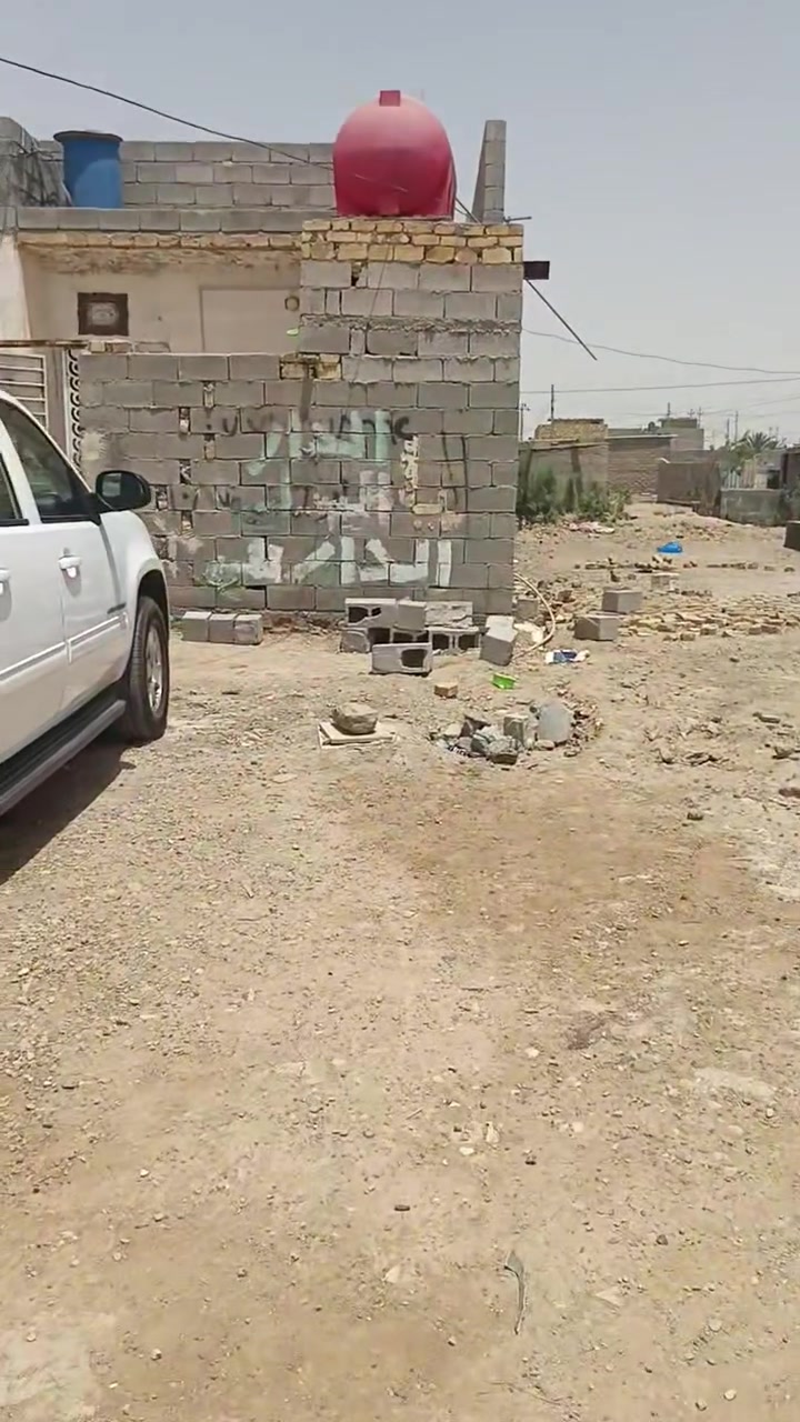 سلام عليكم بيت معا  قطه في قريه العزه  تكمله المساحه الكليه الوجه 11 نزال 27 استفسار الاتصال على الرقم ***********
 مجاري وكهرباء وتبليط
