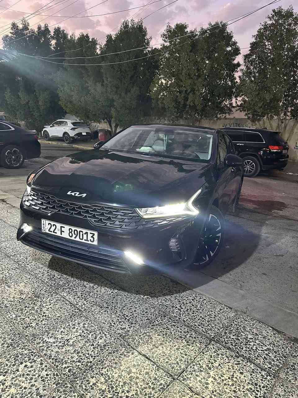 كيا كي فايف 2023 خليجي لون اسود وكالة شركة كيا نم ماشيه 34 فول مواصفات مكينه 2000 السياره باسمي تحويل مباشر 
مكفول من الصبغ فقط جاملغ امامي ايمن مقدار 3 اصابع بارد 
بانوراما 
لد امامي خلفي 
تبريد مناخي منفصل 
كشنات تدفىه 
كرسي كهرباء 
كشنات جلد ابيضو اسود بلادي 
يدات نيكل 
تبريد خلفي 
تبريد السياره خزن ميموري لمس 
انارة داخليه لمس 
تحكم ستيرن فول 
هندبريك كهرباء ( بصمه )
بصمة تشغل عن بعد 
اوتو هولد 
نظام فيو 
5 وظعيات قياده 
كير AT
لايت 4 عدسات 
بلاجكتور LED
صندوك ذكي يفتح عند التقرب 
السعر 215$$  بيه مجال بسيط 
موقعي اليرموك نفق الشرطه 
***********
***********
السياره على وظع وكاله
