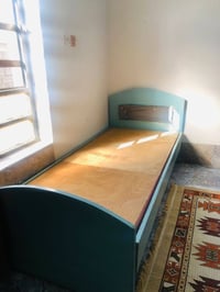 أغراض مستخدمه • سرير • غرفة نوم