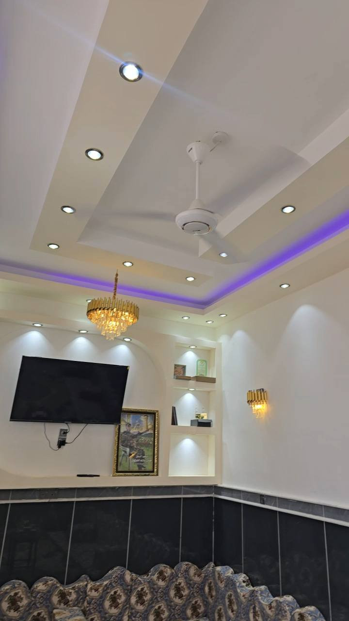 السلام عليكم 
دار للبيع المساحه 100متر مربع طابقين 4 غرف نوم  ركن 
مقابيل واحات العتبه قرب شارع الصب
المقاطعه 34 حي المهندسين 
البناء طابوك جمهوري 
درجه اولى 
الدار ينباع مع الاثاث 
السعر 145مع المجال 
يوجد تصوير كامل 
اللاستفسار اكثر مراسلة الصفحه او الاتصال على الارقام التالية 
***********
***********
