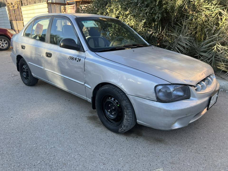 السلام عليكم اكسنت موديل ٢٠٠١ للبيع اوامراوس السياره جاهزه كيرومكينه مكفولات صدر حلو السياره جاهزه السعر ٤٨ وبيها مجال مكان بغداد الحريه للاتصال ***********
