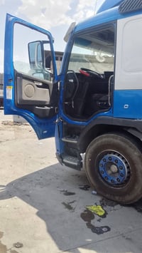 فالفو مديل 2004 مربوطة راس وعربانة جادر هاتف 07724460029 مكلف بل نشر