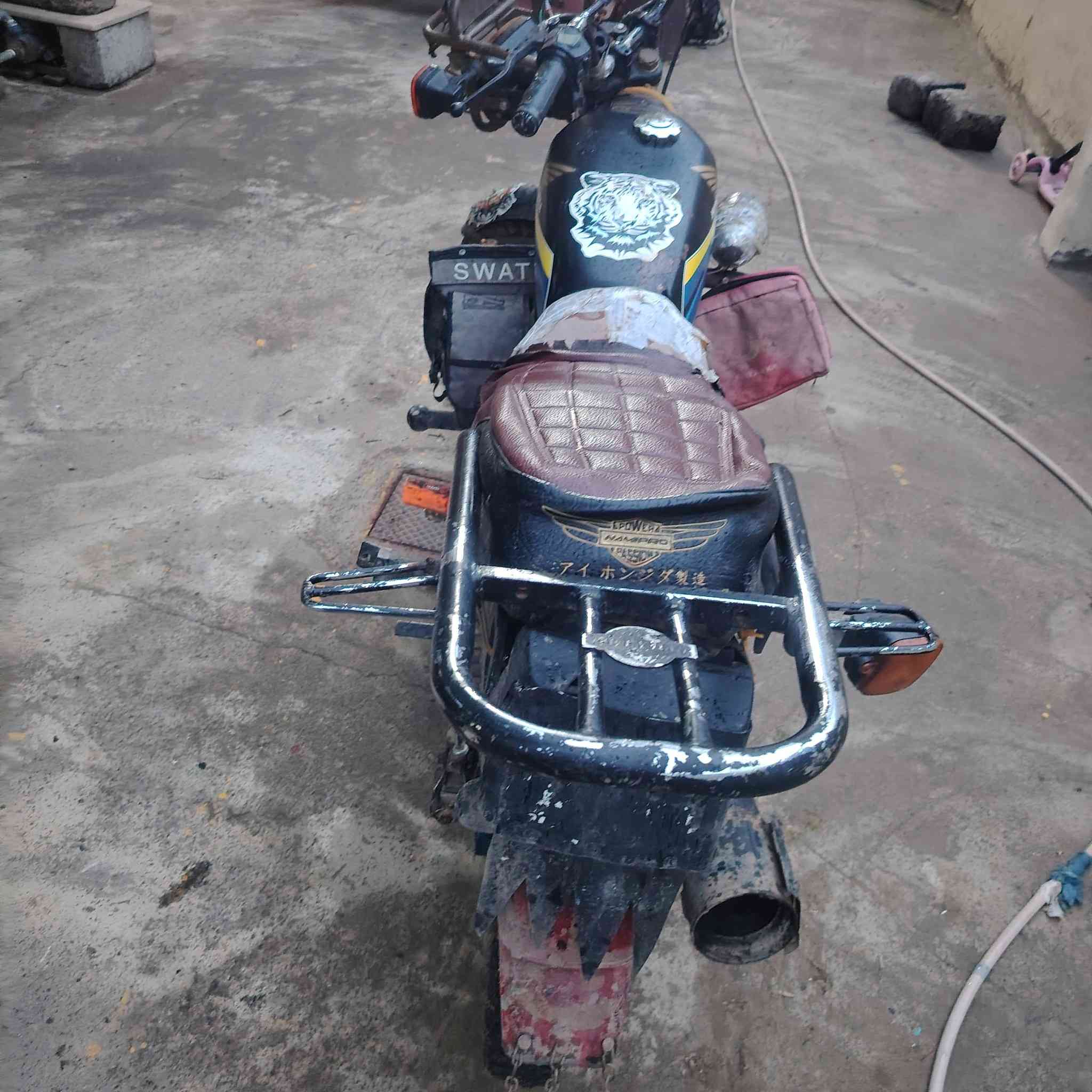 السلام عليكم عندي موطور للبيع شقال بس يعوزو لايت المكان الكياره والسعر 150 وبي مجال وهاذا رقمي *********** نهايتو 140
