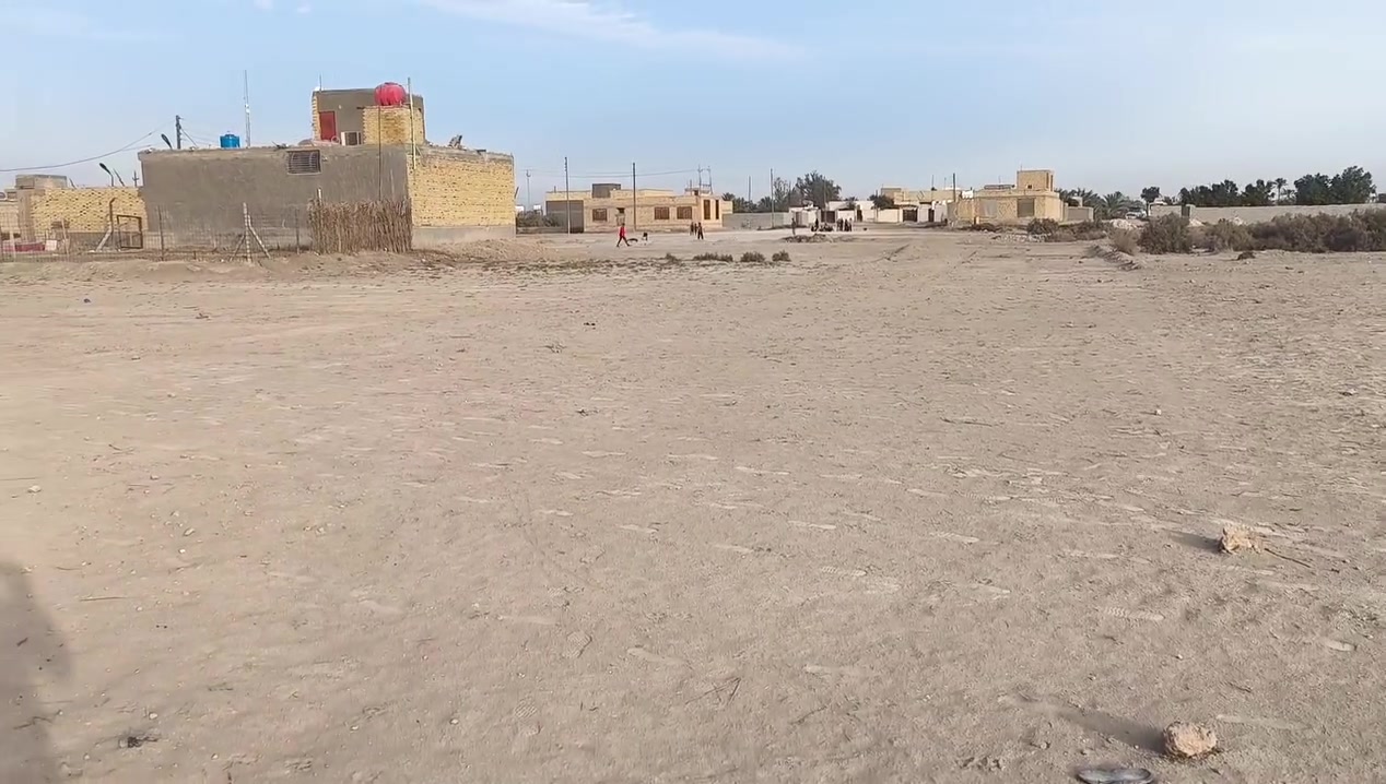 قطعه للبيع مقاطع 4 الاولى قريبه على سده صالحه لسكن يتوفر ماي وكهرباء
القطعه ركن عليها شارعين. وعلى شارع 30. .تواصل على رقم ***********
